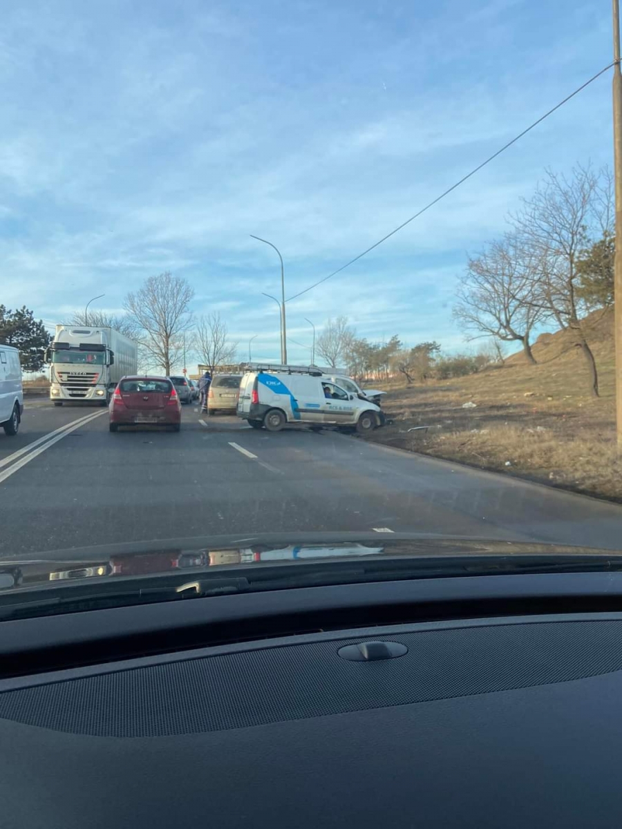 Accident cu 3 răniți în zona Tirighina