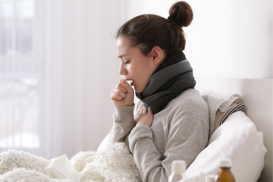 Bacteria care provoacă tusea convulsivă ''poate pândi în tăcere'' în nasul şi gâtul persoanelor sănătoase