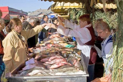 Românii consumă de cinci ori mai puţin peşte decât media din ţările Uniunii Europene