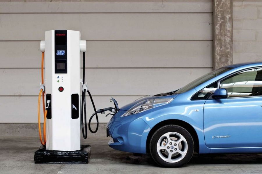 O companie va instala în România 2.500 de puncte de încărcare pentru maşini electrice