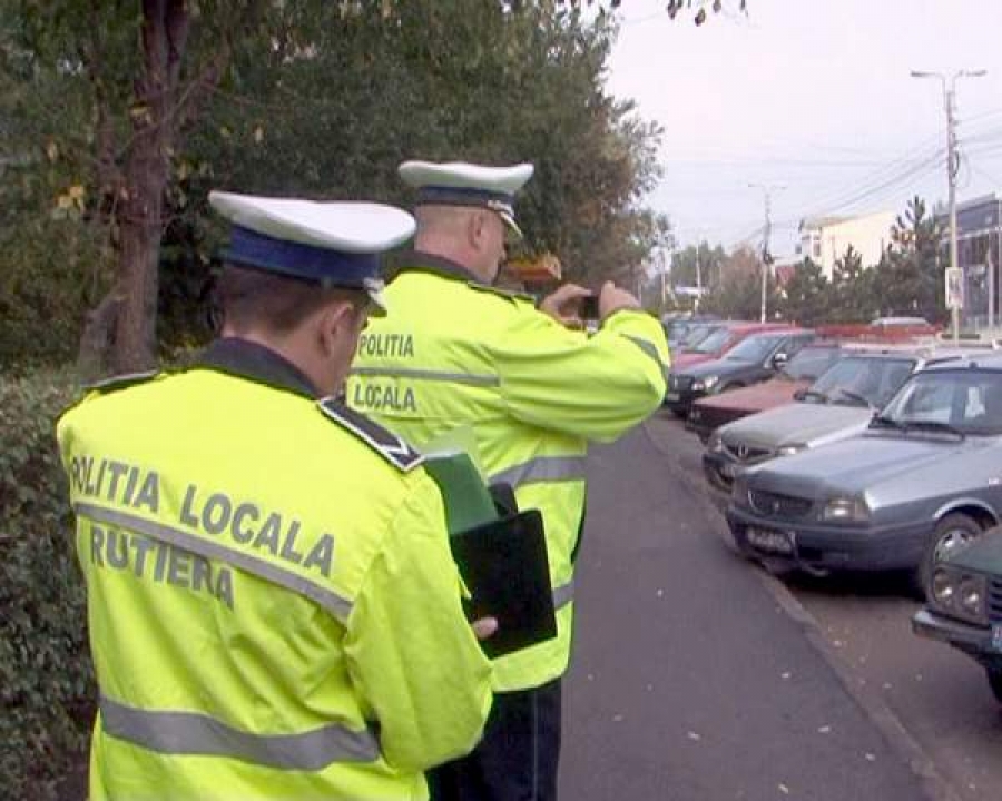 Poliţia Locală a dat sute de amenzi pentru parcare aiurea