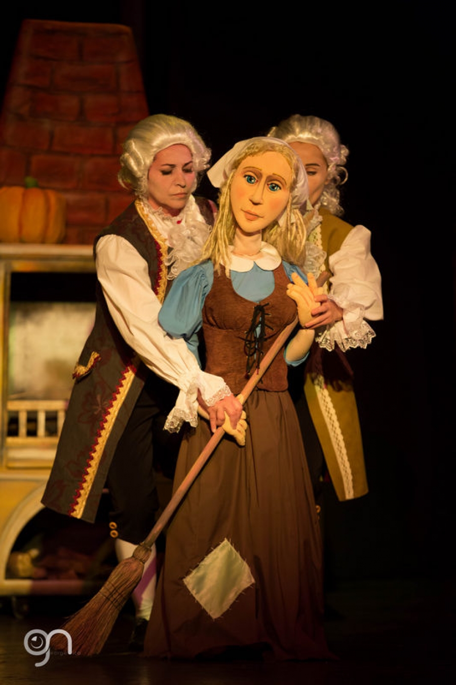 "Cenuşăreasa" vine duminică la Teatrul Gulliver din Galaţi