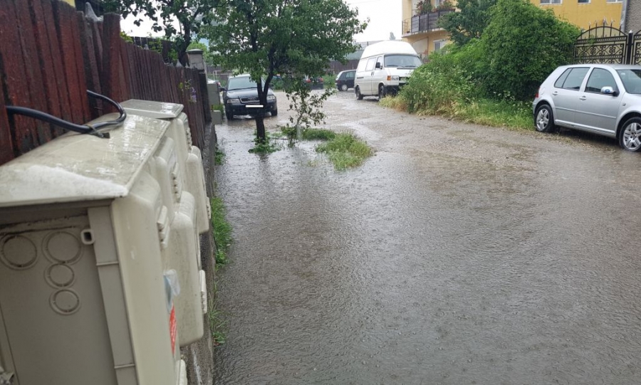 Strada Leonida Zamfirescu, inundată la fiecare ploaie