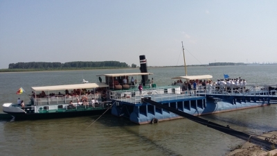 Gălăţenii s-au plimbat gratuit pe Dunăre de ziua bătrânului fluviu