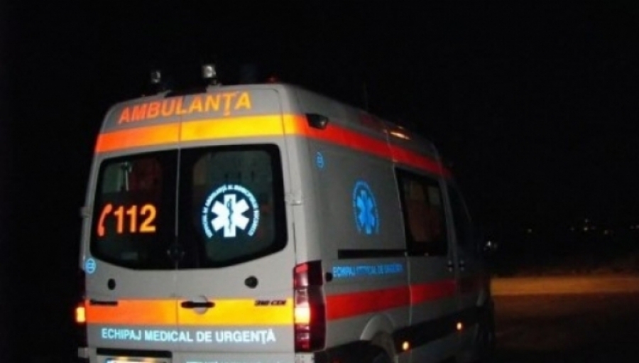 A ieşit pe contrasens şi a intrat într-un autocar. 5 persoane au ajuns la spital