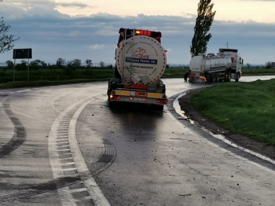 Galaţi: Accident cu patru autovehicule, printre care şi o cisternă cu acid fosforic