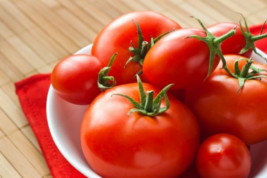 Peste 50.000 de tone de roşii, livrate pe piaţă de beneficiarii programului de tomate româneşti