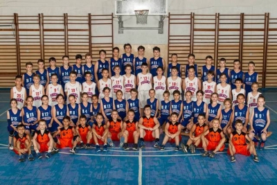 Cinci echipe de la Phoenix participă în Liga Naţională de baby baschet