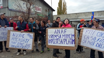 100 de gălățeni angajați în depozitele en-gros protestează împotriva ANAF