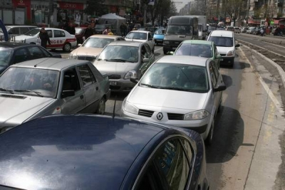 Şoferii români pot completa, începând de ieri, cererile de restituire a diferenţelor de taxă auto