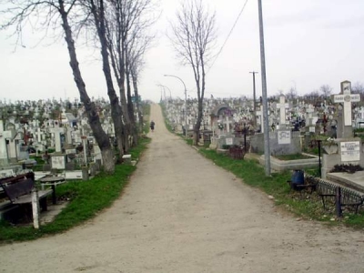 Cimitirul tecucean nu va avea prea curând grupuri sanitare