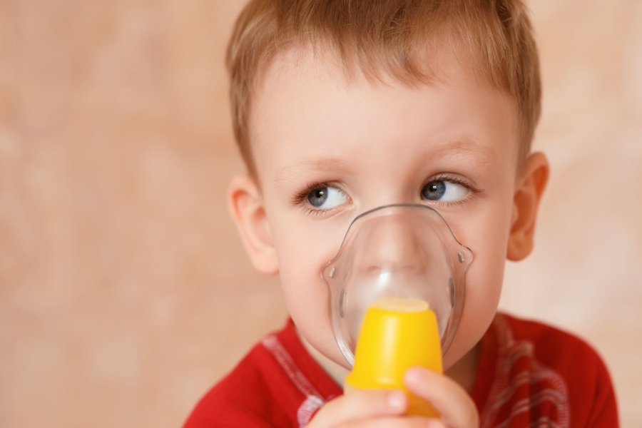 Copiii cu astm bronşic prezintă un risc crescut de a dezvolta anxietate