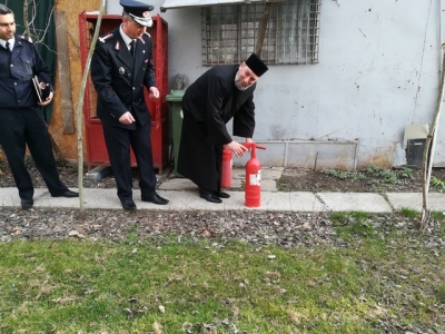 Pompierii au dat 13 avertismente lăcaşelor de cult verificate