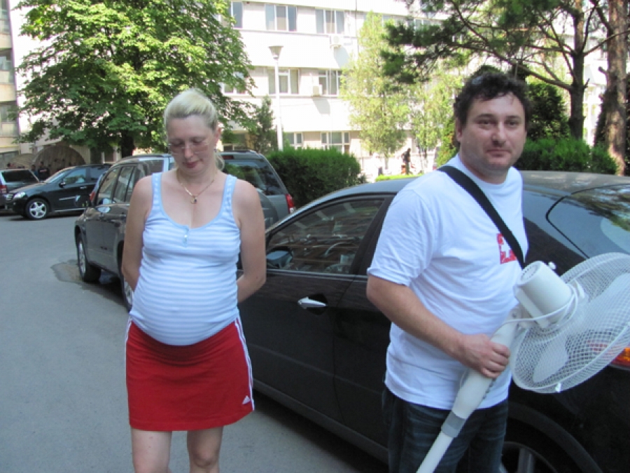 O gravidă a plecat din maternitate, doborâtă de caniculă