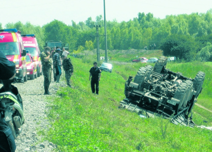 Camion cu militari răsturnat între Şiviţa şi digul de la Prut