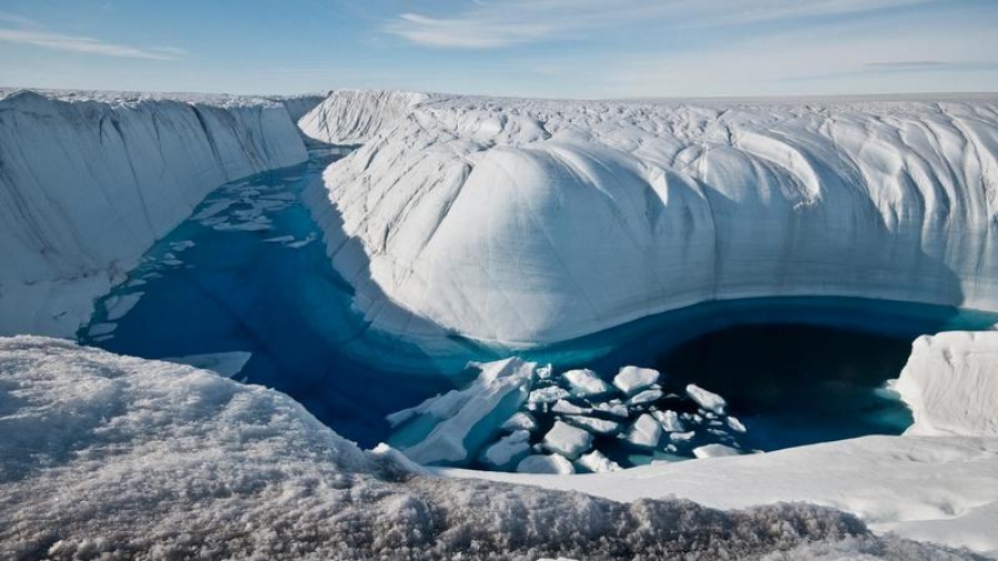 Stratul de gheaţă din Groenlanda se topeşte de patru ori mai repede decât în 2003
