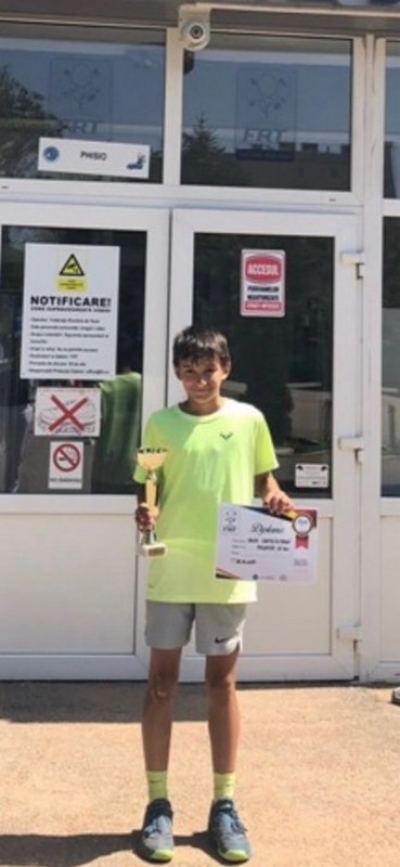 Gălăţeanul David Cristian Carteputredă domină categoria Under 12