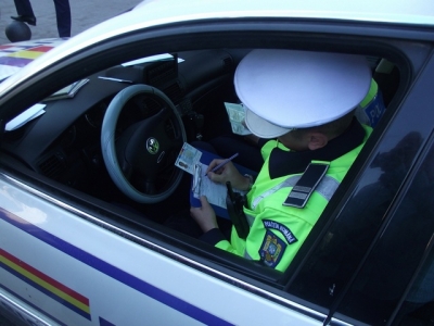 Dosare penale la sfârşit de săptămînă: Prinşi beţi la volan sau cu permisul suspendat