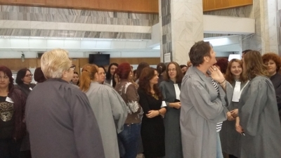 Protest cu blocarea activităţii la Palatul de Justiţie