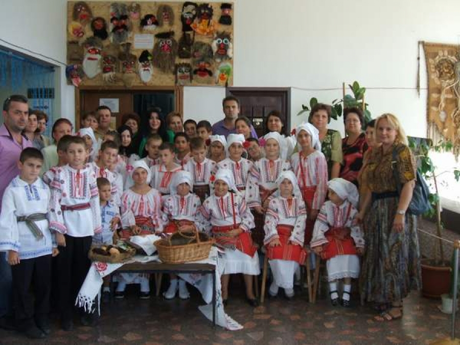 11 premii I pentru măştile decorative ale copiilor