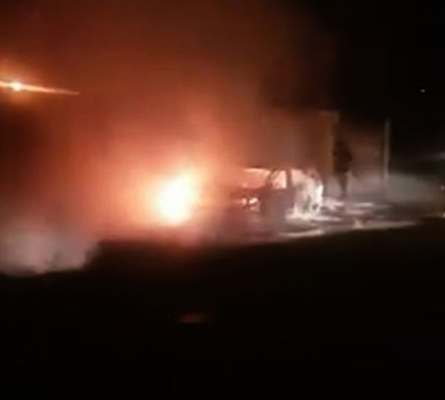 Autoturism incendiat pe Nae Leonard