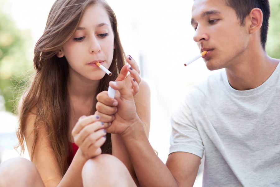 Peste 10% dintre adolescenţii din lume sunt fumători