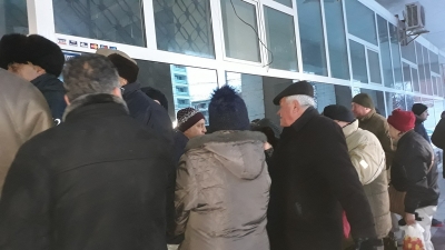 Coadă la taxe şi impozite în prima zi de lucru cu publicul