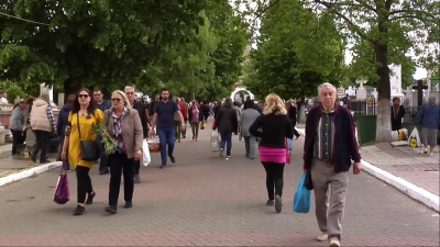 Mii de gălăţeni au umplut cimitirele de Paştele Blajinilor