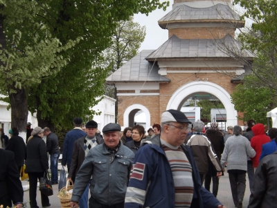 Mai multe autobuze spre cimitire de Paştele Blajinilor