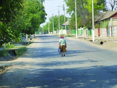 Gropile drumurilor judeţene, filmate şi apoi plombate!