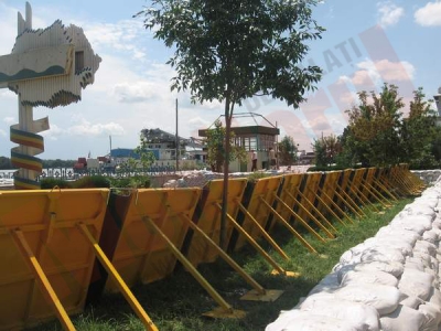„Autorităţile locale să se pregătească să cumpere diguri modulare folosind fonduri europene”