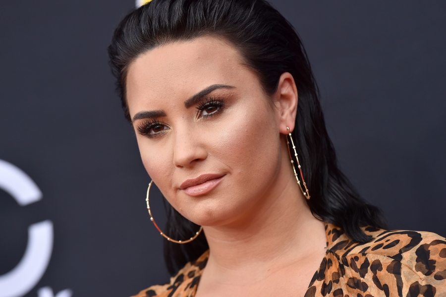 Demi Lovato va interpreta imnul SUA la Super Bowl