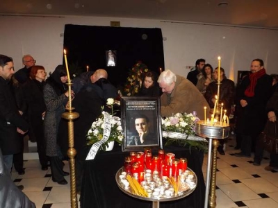 A plecat în aplauze
