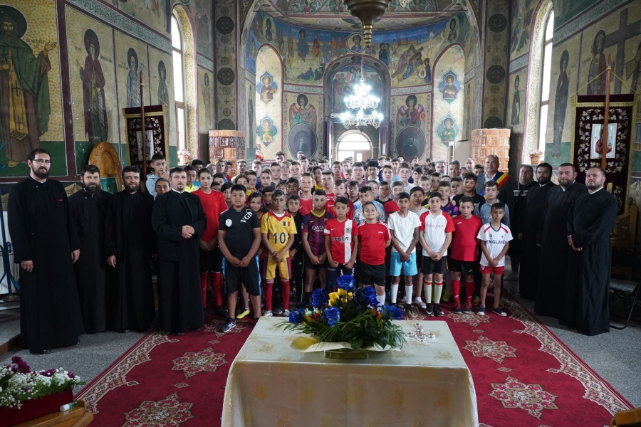 Peste 200 de copii au participat la Campionatul şcolar de fotbal „Tinereţe şi credinţă” în protopopiatul Nicoreşti (FOTO)