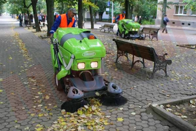 Străzile, curăţate în stil nemţesc