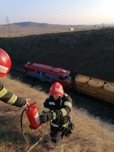 INCENDIU: Locomotivă în mișcare cuprinsă de flăcări la Tulcea, în zona podului Cataloi