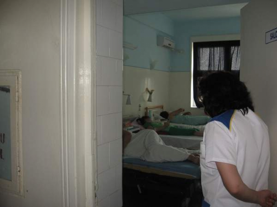 Canicula din spital, combătută cu ventilatorul de acasă