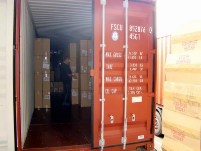 37.000 de euro pentru a introduce în ţară un container cu parfumuri contrafăcute