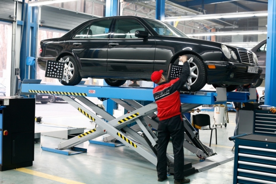 Service-urile auto din România vor să angajeze chinezi, pe care să-i plătească cu 250-800 de euro net