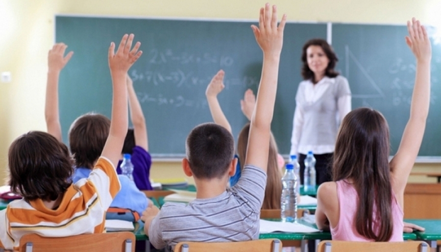 Primăria Galaţi oferă premii în bani pentru zeci de olimpici şi profesorii lor