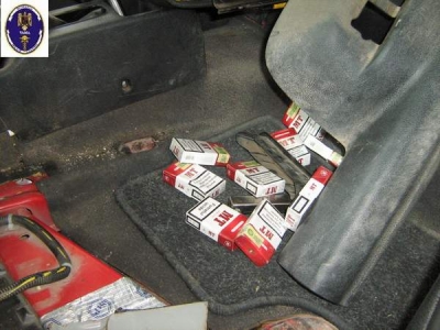 O maşină şi ţigări confiscate de Paşte