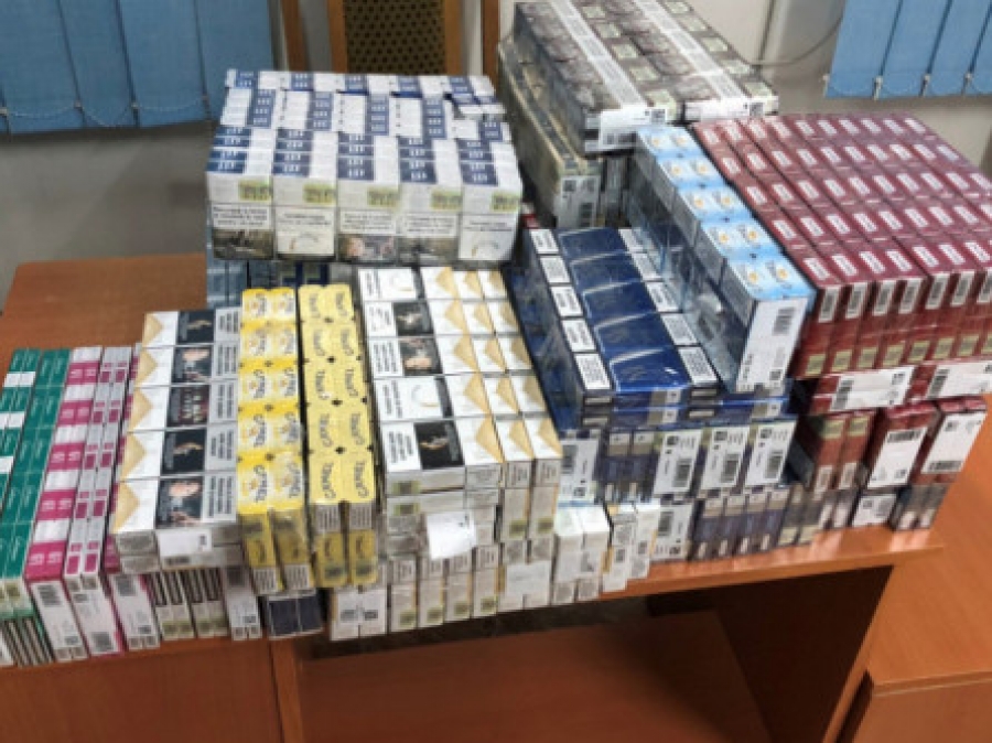 Percheziţii la contrabandiştii de ţigări şi haine contrafăcute din Galaţi