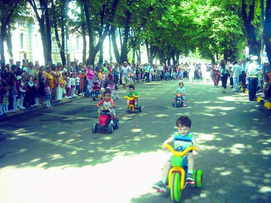 Concurs de triciclete, biciclete şi rollere de 1 iunie la Tecuci