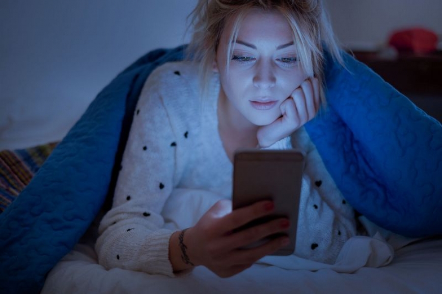 Efectele adverse ale ecranelor asupra somnului pot fi ''uşor de inversat''