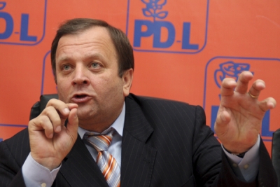 „PDL a scos România din criză, PNL a băgat-o în criză, PSD a profitat de criză”