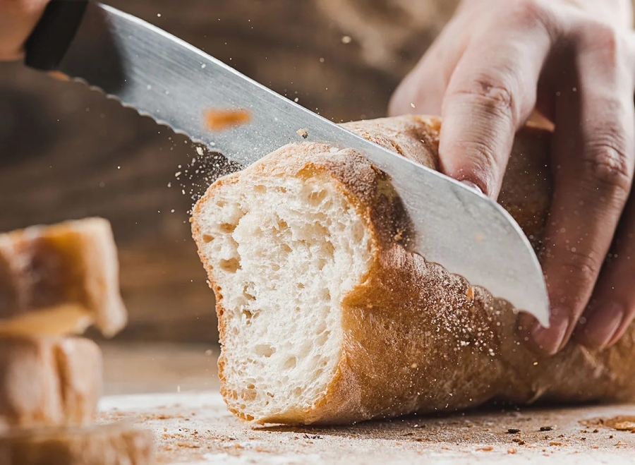O treime dintre românii de la oraş consumă zilnic pâine, faţă de peste jumătate dintre persoanele de la ţară