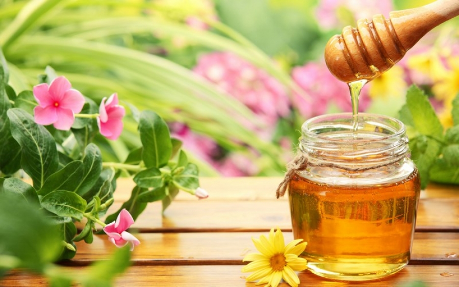 ROMAPIS: Consumul de miere convenţională este de 600-700 grame/an pe locuitor