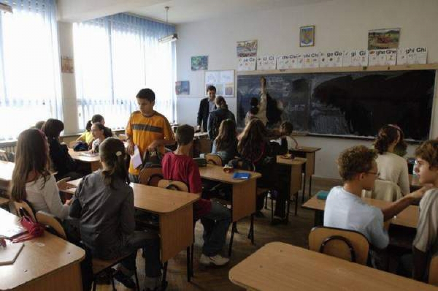 Peste 40% din adolescenţii români de 15 ani nu au competenţe adecvate de citire, în matematică şi ştiinţe