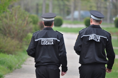 Scandalagii arşi la buzunar de poliţia locală