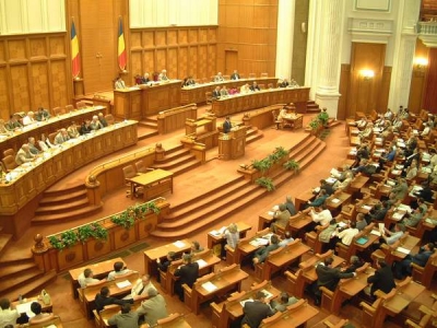 Coaliţia a decis comasarea alegerilor, reducerea numărului parlamentarilor cu Parlament bicameral